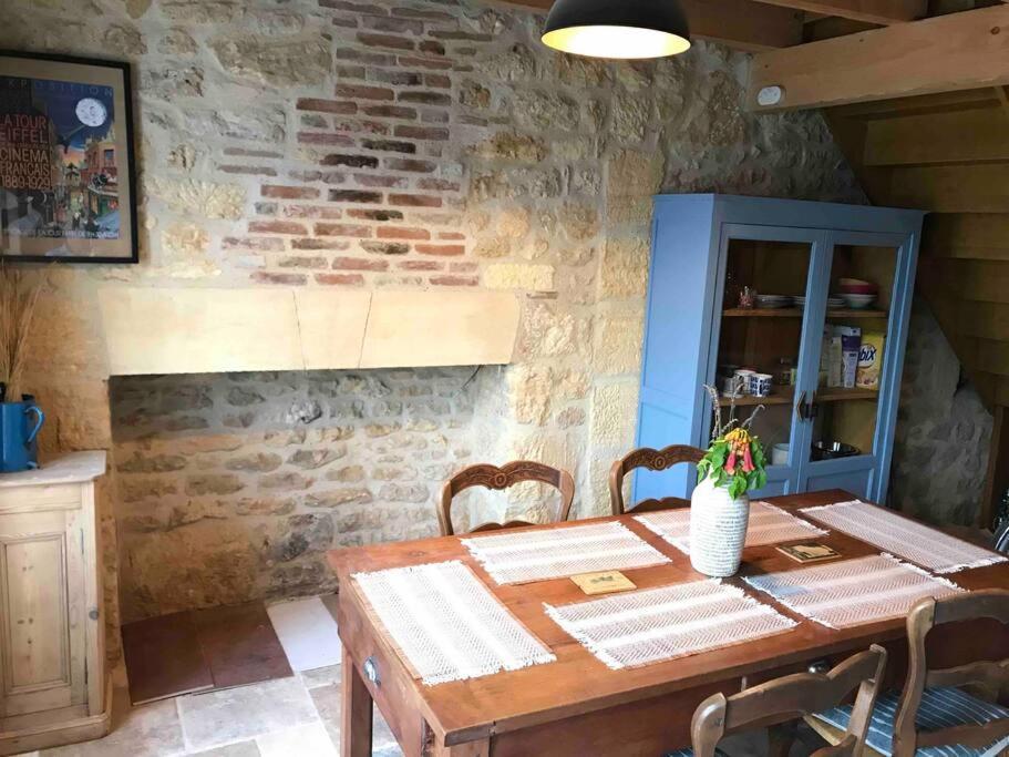 La Maison Du Puit Castels Екстер'єр фото