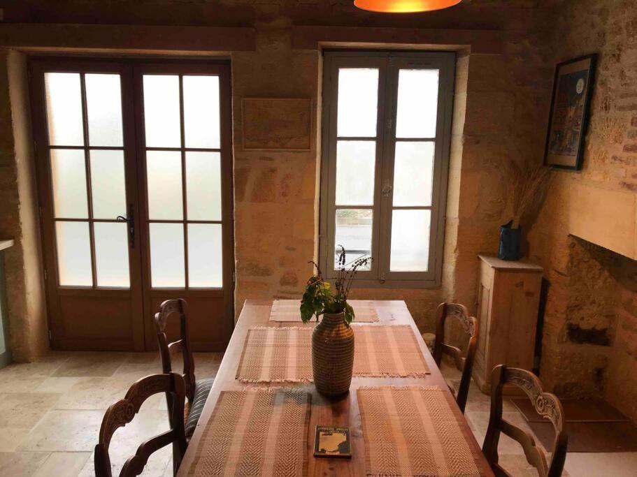 La Maison Du Puit Castels Екстер'єр фото